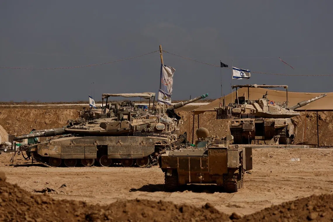 Israeli tanks stand, near the border with Gaza, in Israel August 31, 2025. REUTERS/Amir Cohen