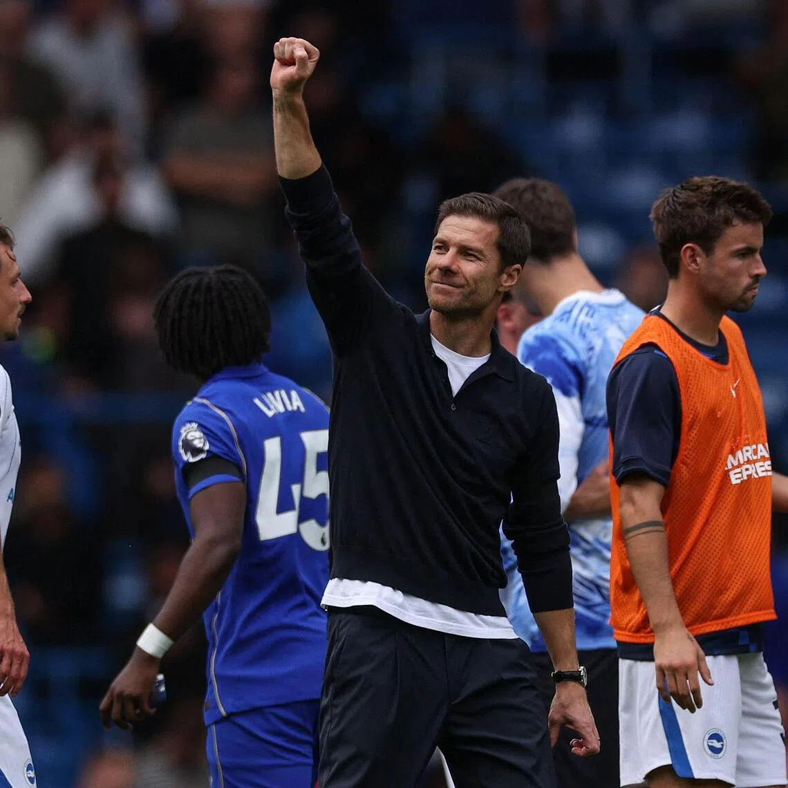 New Chelsea manager Xavi Alonso (centre) has already shown an adaptability to maximise the weapons at his disposal.