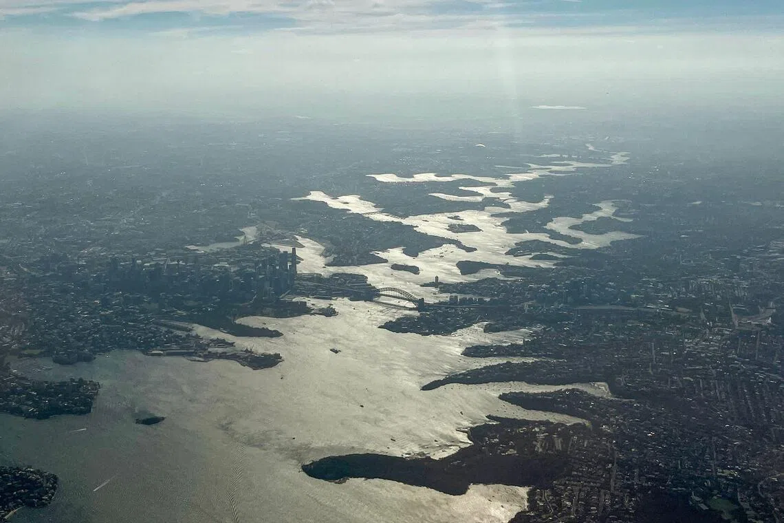 Australia faces record high temperatures, raising fire risks