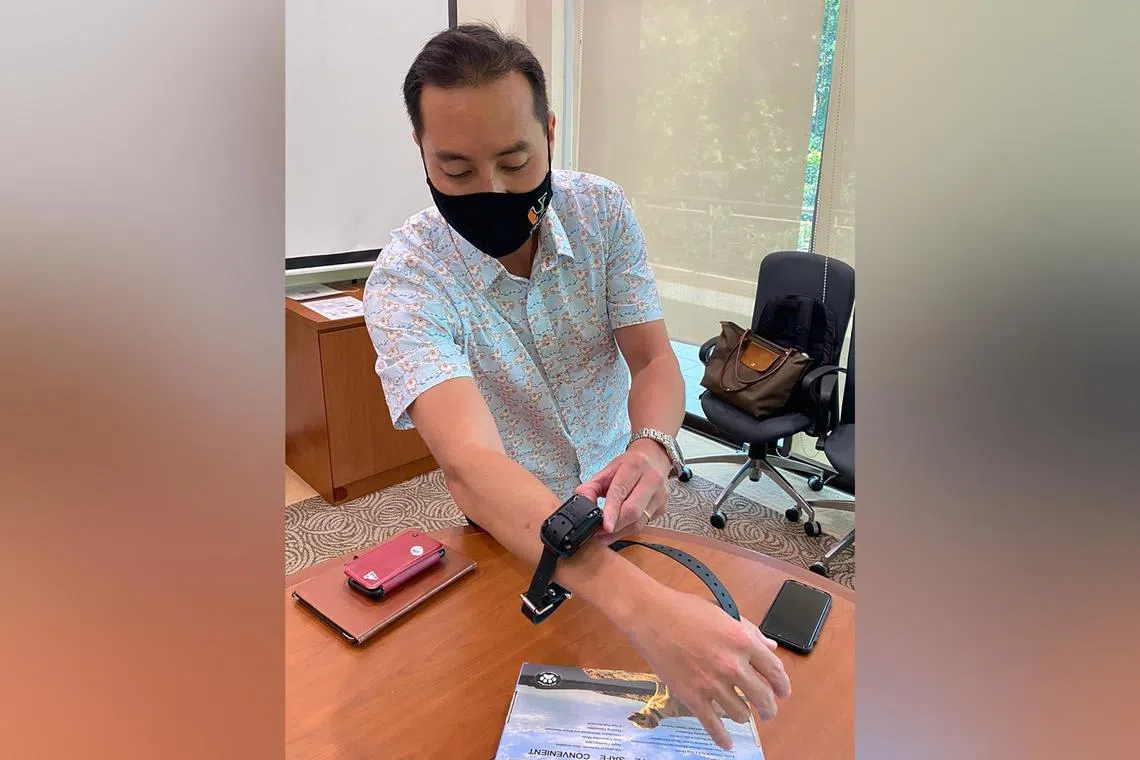 Senior Minister of State for National Development Tan Kiat How zapped himself with an electronic dog collar and could not make it pass level 7 before his skin turned red.