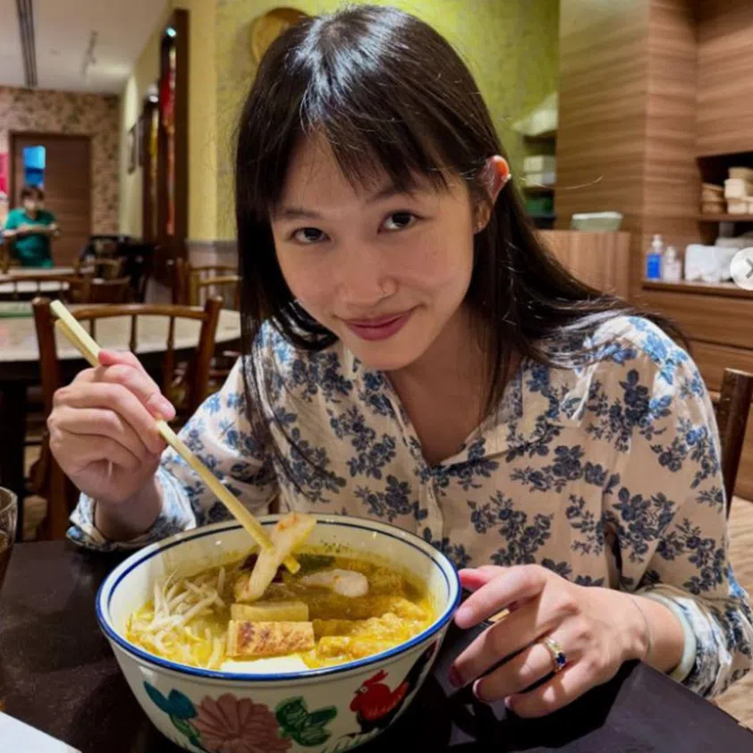 R.F. Kuang (left) eating a bowl of laksa and Fuchsia Dunlop on a food hop in Singapore.