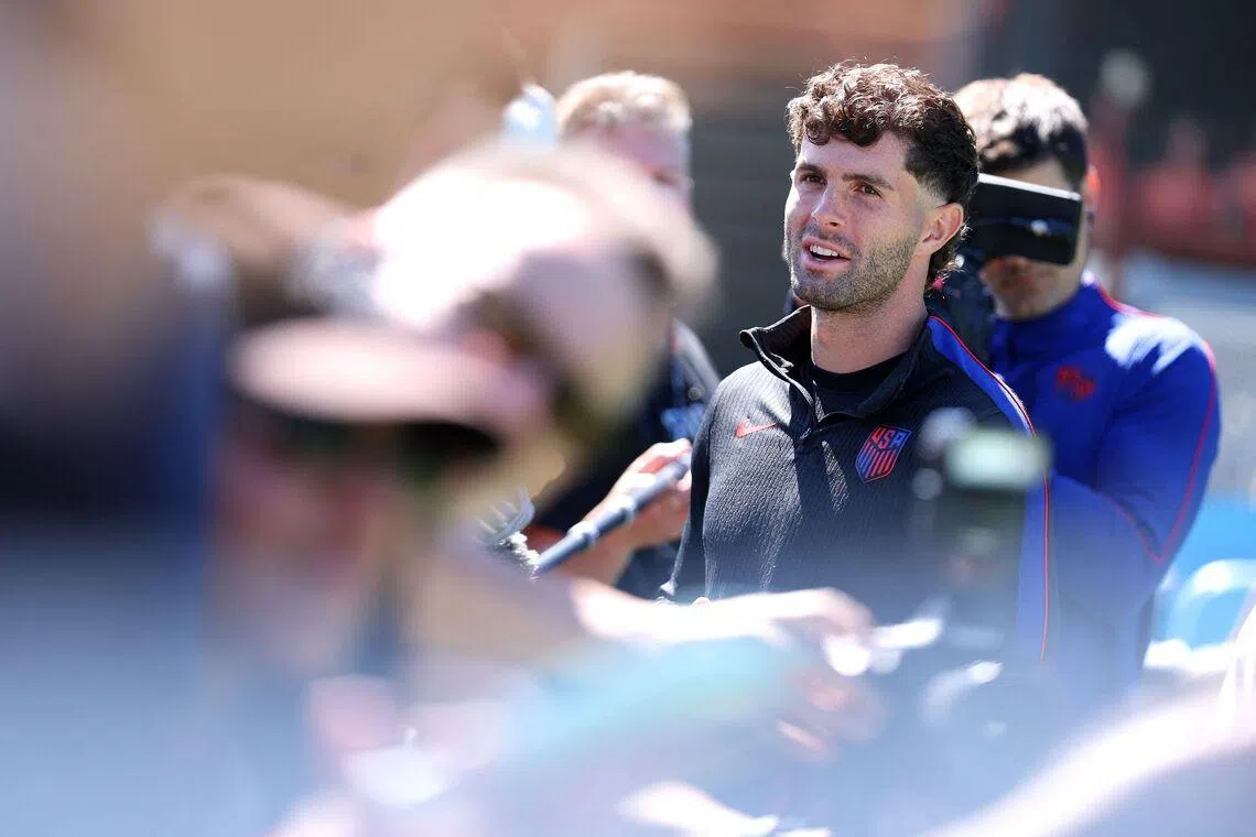 SANTA CLARA, CALIFORNIA - JUNE 30: Christian Pulisic #10 of the United States fields questions from the media during the training of United States one day ahead of the FIFA World Cup 2026 Round Of 32 match between Group D Winner and Group B/E/F/I/J Third Place at San Francisco Bay Area Stadium on June 30, 2026 in Santa Clara, California.   Jamie Squire/Getty Images/AFP (Photo by JAMIE SQUIRE / GETTY IMAGES NORTH AMERICA / Getty Images via AFP)