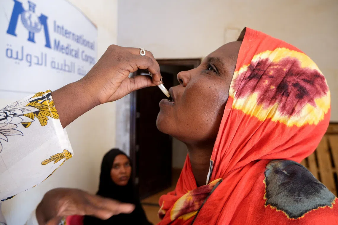 A Sudanese woman receives a dose of a cholera vaccine at Omdurman Hospital, as Sudan grapples with outbreaks of dengue and cholera amid the annual rainy season and a collapsed healthcare and infrastructure system, in Khartoum, Sudan, September 22, 2025. REUTERS/El Tayeb Siddig