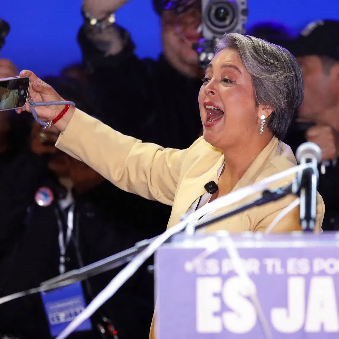 Jeannette Jara, presidential candidate of the ruling leftist coalition and member of the Communist Party, reacts during one of her closing campaign rallies ahead of the November 16 presidential election, in Valparaiso, Chile November 13, 2025. REUTERS/Rodrigo Garrido