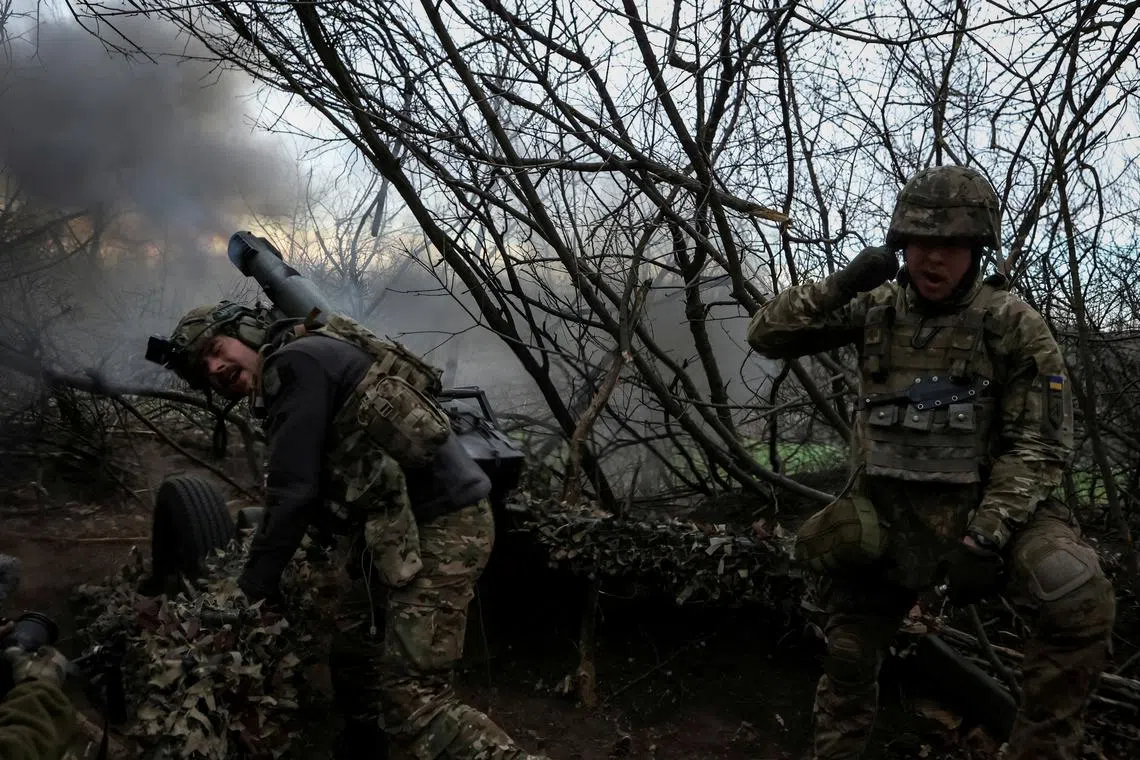 FILE PHOTO: Servicemen of the 12th Special Forces Brigade Azov of the National Guard of Ukraine fire a howitzer towards Russian troops, amid Russia's attack on Ukraine, in Donetsk region, Ukraine April 5, 2024. REUTERS/Sofiia Gatilova/File Photo