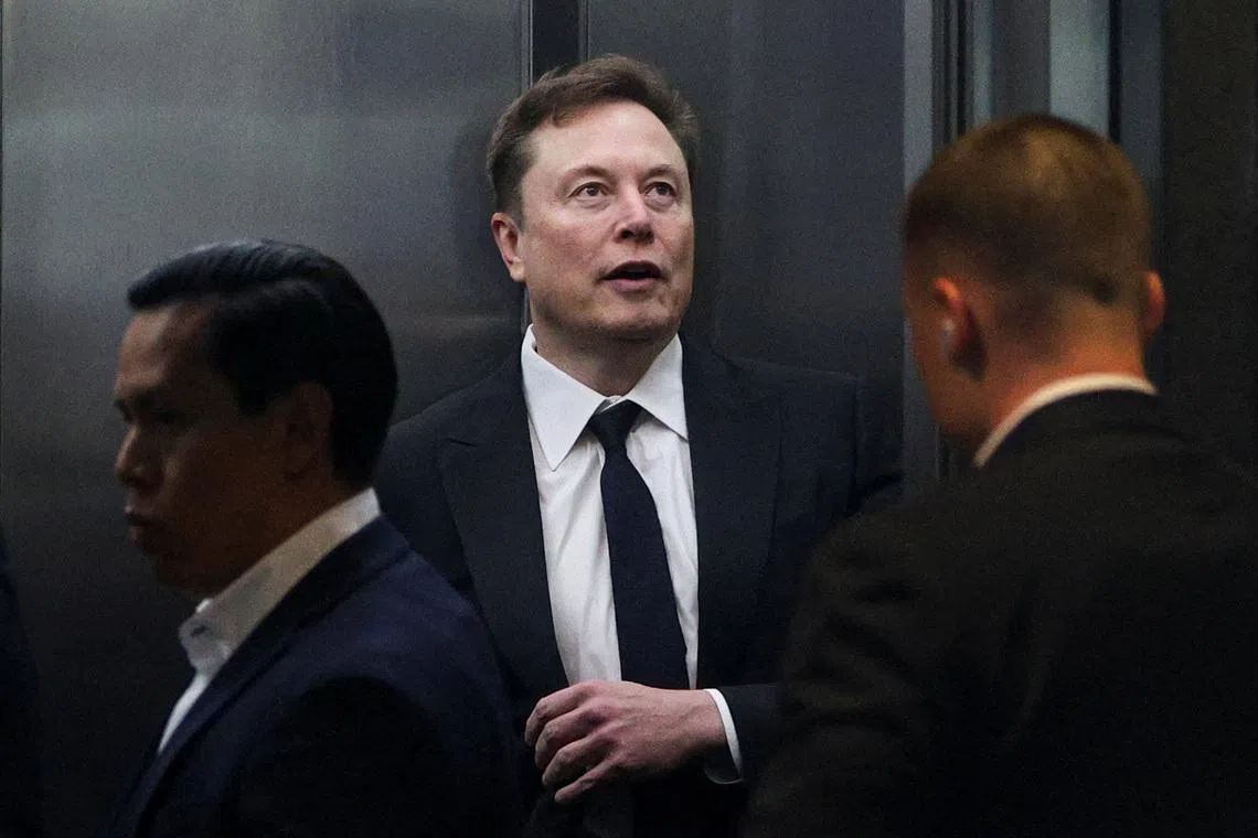 Elon Musk stands in an elevator to attend the trial in his lawsuit over OpenAI for-profit conversion at a federal courthouse, in Oakland, California, U.S., April 30, 2026.  REUTERS/Manuel Orbegozo
