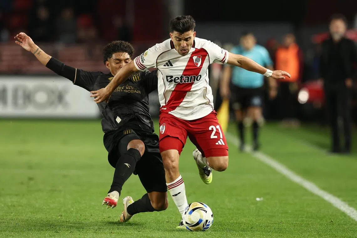 River Plate's defender #21 Marcos Acuna and Estudiantes' midfielder #25 Cristian Medina fight for the ball during the Argentine Professional Football League 2025 Clausura Tournament match between Estudiantes de la Plata and River Plate at the Jorge Luis Hirschi Stadium in La Plata, Buenos Aires province, Argentina on September 13, 2025. (Photo by ALEJANDRO PAGNI / AFP)