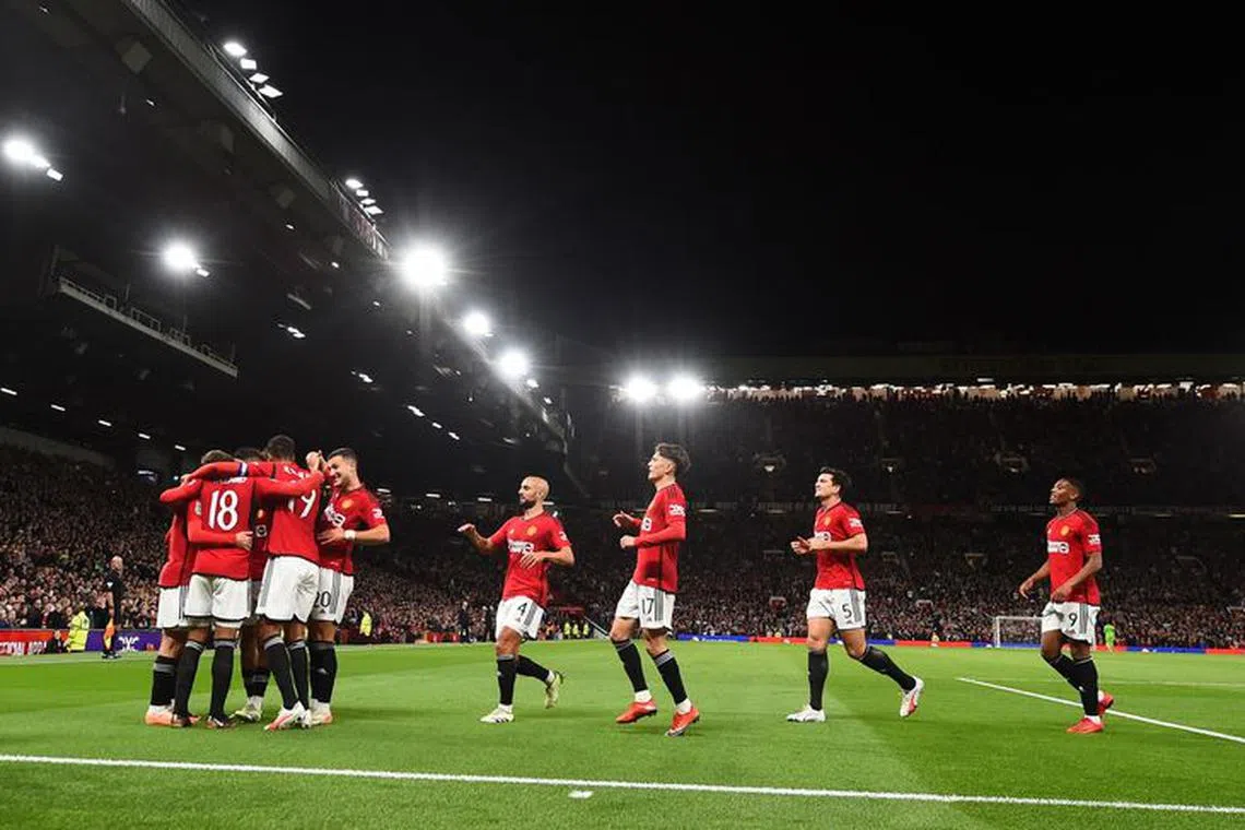 FILE PHOTO: Soccer Football - Carabao Cup - Third Round - Manchester United v Crystal Palace - Old Trafford, Manchester, Britain - September 26, 2023 Manchester United&#039;s Casemiro celebrates scoring their second goal with teammates REUTERS/Peter Powell/File Photo