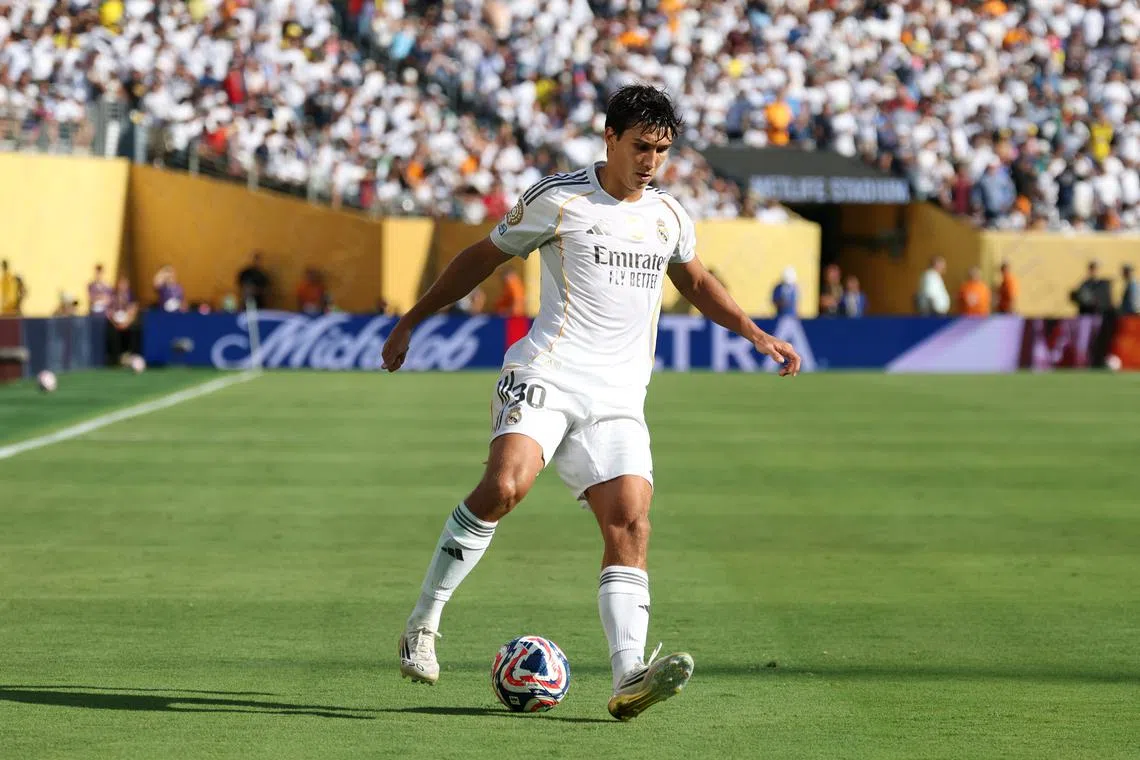 Jul 5, 2025; East Rutherford, New Jersey, USA; Real Madrid CF forward Gonzalo Garcia (30) controls the ball against Borussia Dortmund in the second half during a quarterfinal match of the 2025 FIFA Club World Cup at MetLife Stadium. Mandatory Credit: Vincent Carchietta-Imagn Images
