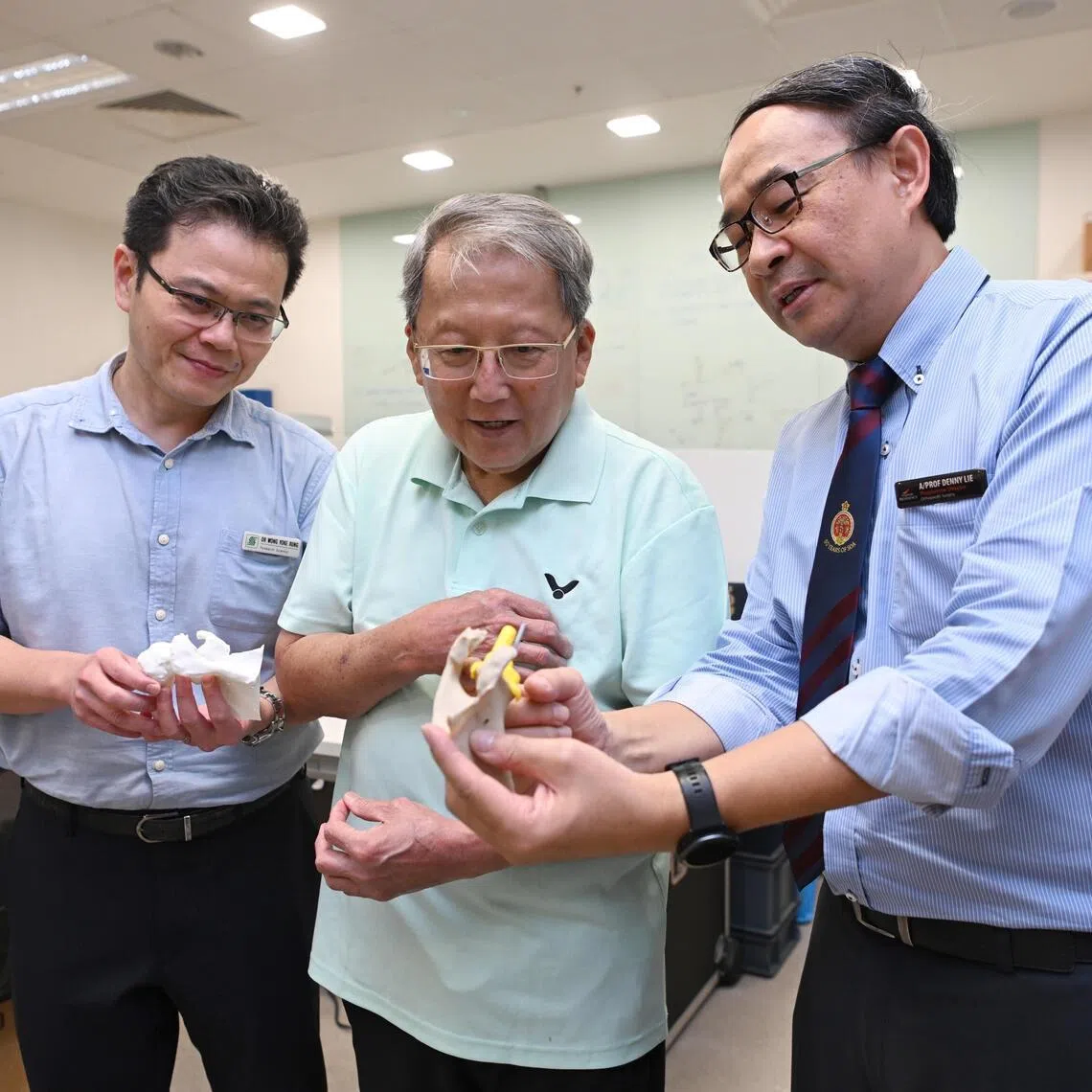 ST20260330_202657600209 Azmi Athni jushoulder//

Dr Wong Yoke Rung (left), senior research fellow at the biomechanics laboratory in Singapore General Hospital (SGH), and Associate Professor Denny Lie (right), a senior consultant for orthopaedic surgery at SGH, shows a 3D printed model of a shoulder to Mr Eric Low (centre), 68, an ITE lecturer who had gone through shoulder replacement surgery, on March 30, 2026. 

ST PHOTO: AZMI ATHNI