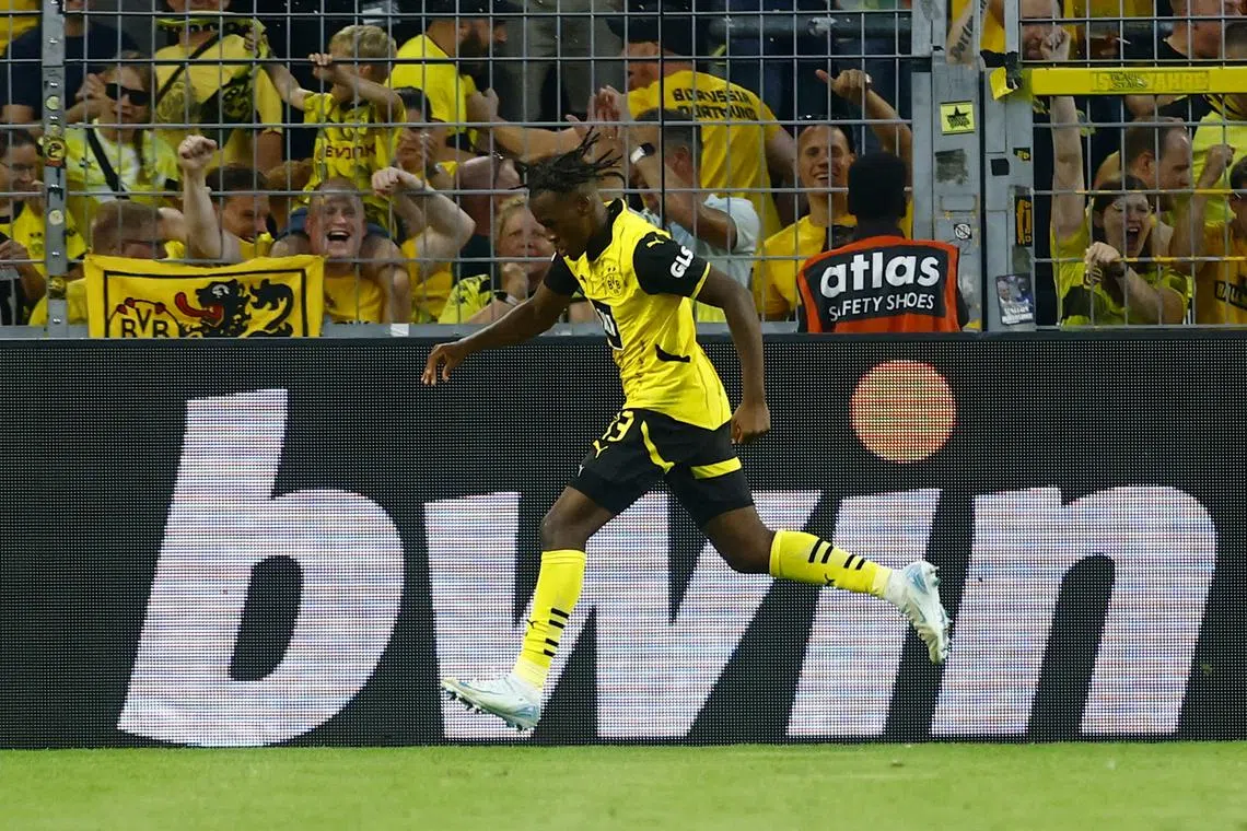 Soccer Football - Bundesliga - Borussia Dortmund v Eintracht Frankfurt - Signal Iduna Park, Dortmund, Germany - August 24, 2024 Borussia Dortmund's Jamie Bynoe-Gittens celebrates scoring their second goal REUTERS/Leon Kuegeler