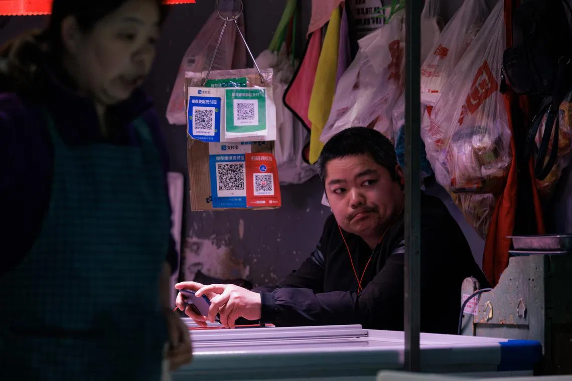 Whether taking a taxi, shopping, visiting tourist attractions, or even buying a cup of coffee, in some cases, the only way to pay is via QR code scanning.