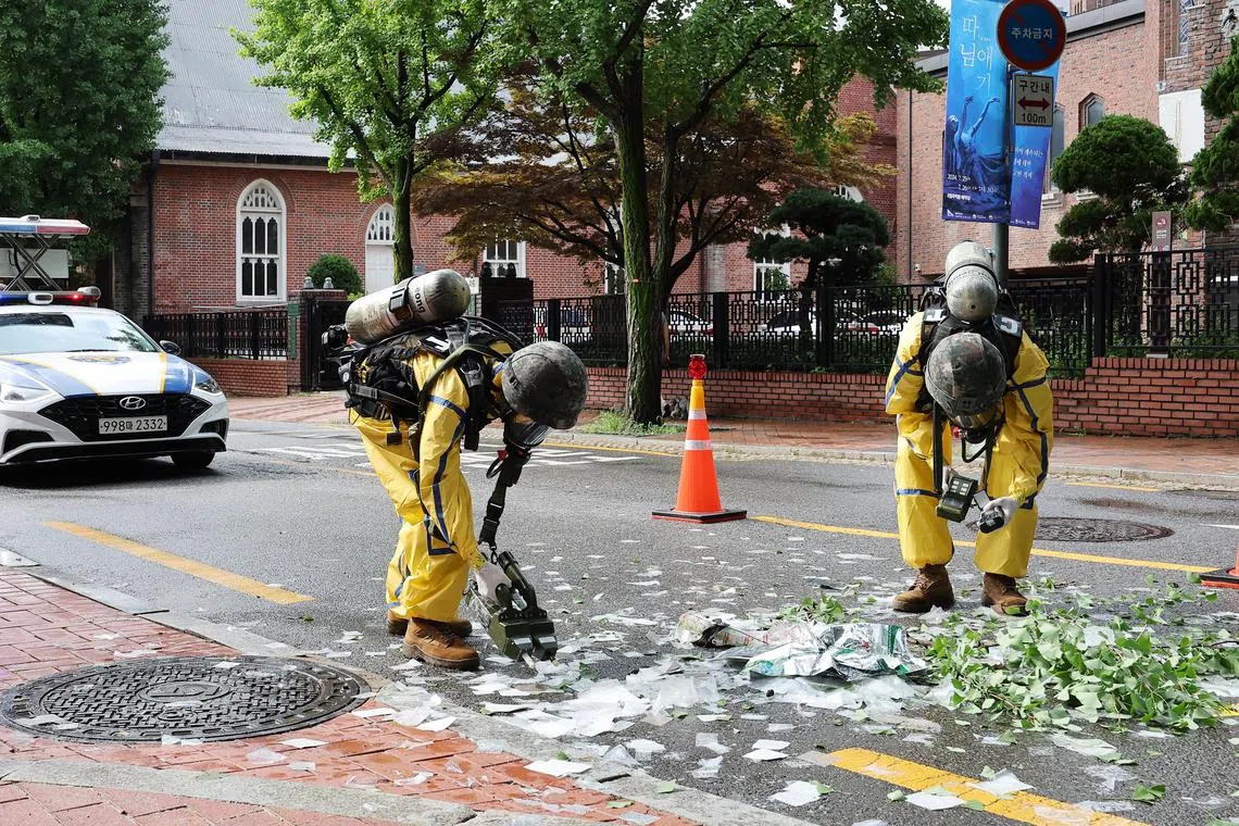 epa11493349 Soldiers collect garbage strewn from a balloon sent by North Korea in downtown Seoul, South Korea, 24 July 2024.  EPA-EFE/YONHAP SOUTH KOREA OUT