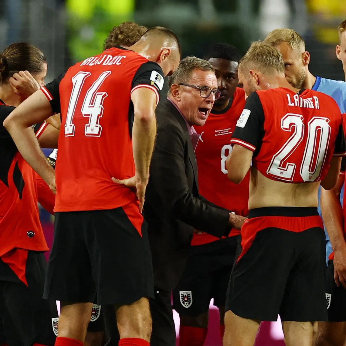 Soccer Football - FIFA World Cup 2026 - Group J - Austria v Jordan - San Francisco Bay Area Stadium, Santa Clara, California, U.S. - June 16, 2026 Austria coach Ralf Rangnick speaks to his players during the first half hydration break REUTERS/Carlos Barria