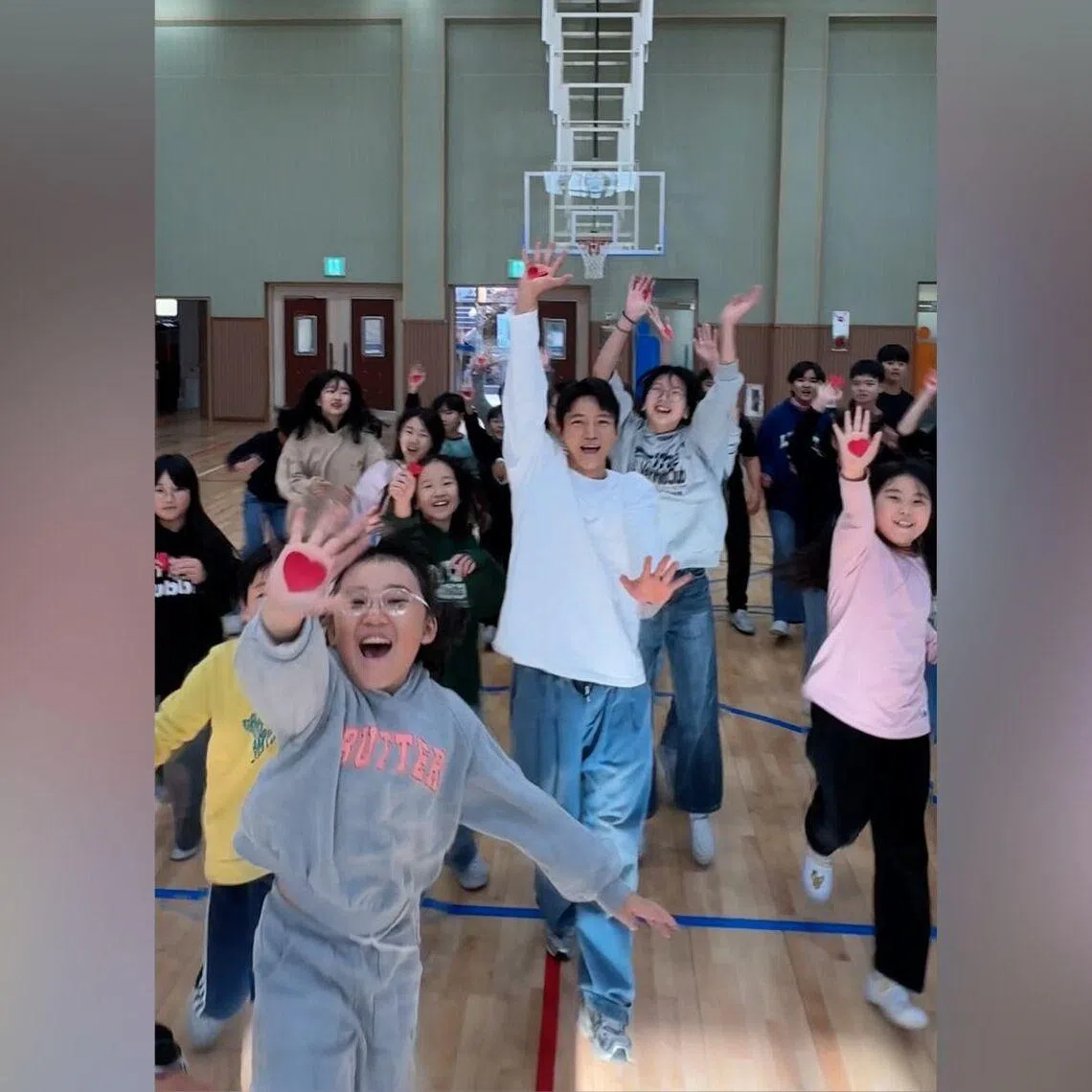 Elementary school teacher Lee Hyun-gil seen dancing with his students.