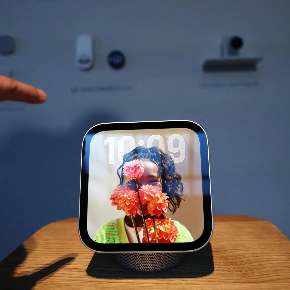 The HomeView will feature a 7-inch screen and face recognition, and will help users control doorbells and smart locks.