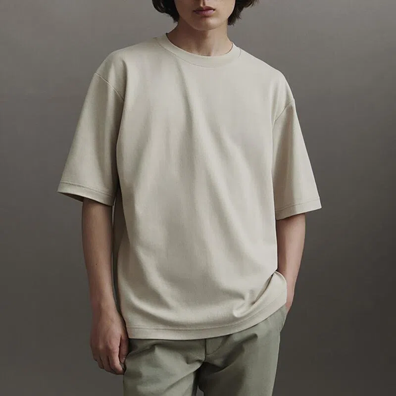 An AIRISM T-shirt that’s the product of collaboration with Toray.