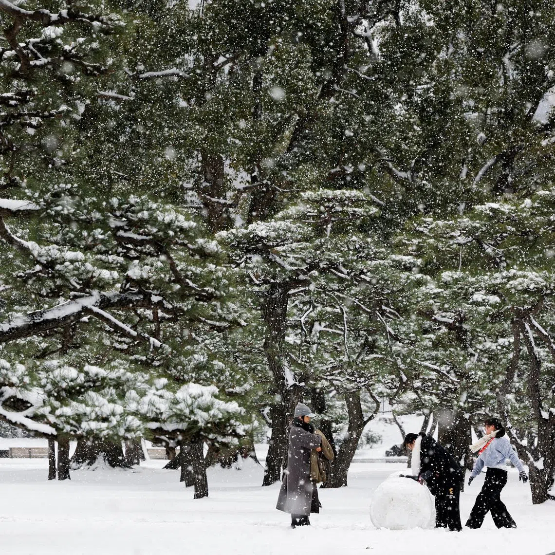 Japan’s weather agency warned of heavy snow that is expected to severely disrupt traffic in several areas.