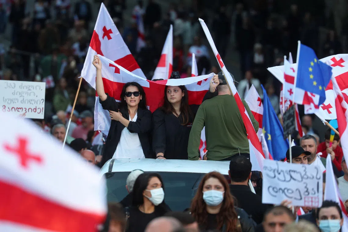 Opposition supporters attend a rally on the day of local elections in Tbilisi, Georgia October 4, 2025. REUTERS/Irakli Gedenidze