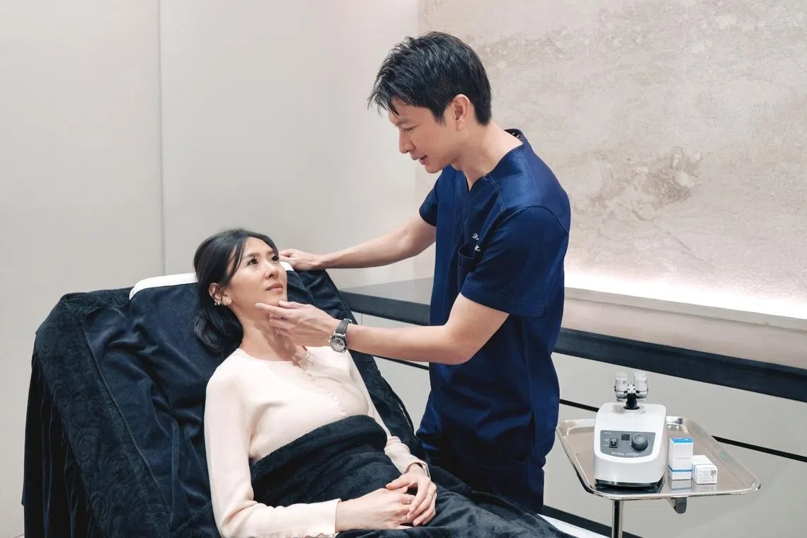 Acne scars can take different forms, and the type and depth of each scar often determine the most suitable treatment.