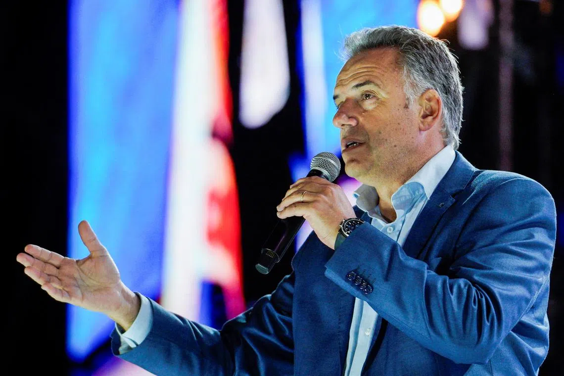 Uruguay's centre-left presidential candidate Yamandu Orsi from the Broad Front coalition addresses supporters during his closing campaign rally, in Montevideo, Uruguay October 22, 2024. REUTERS/Andres Cuenca
