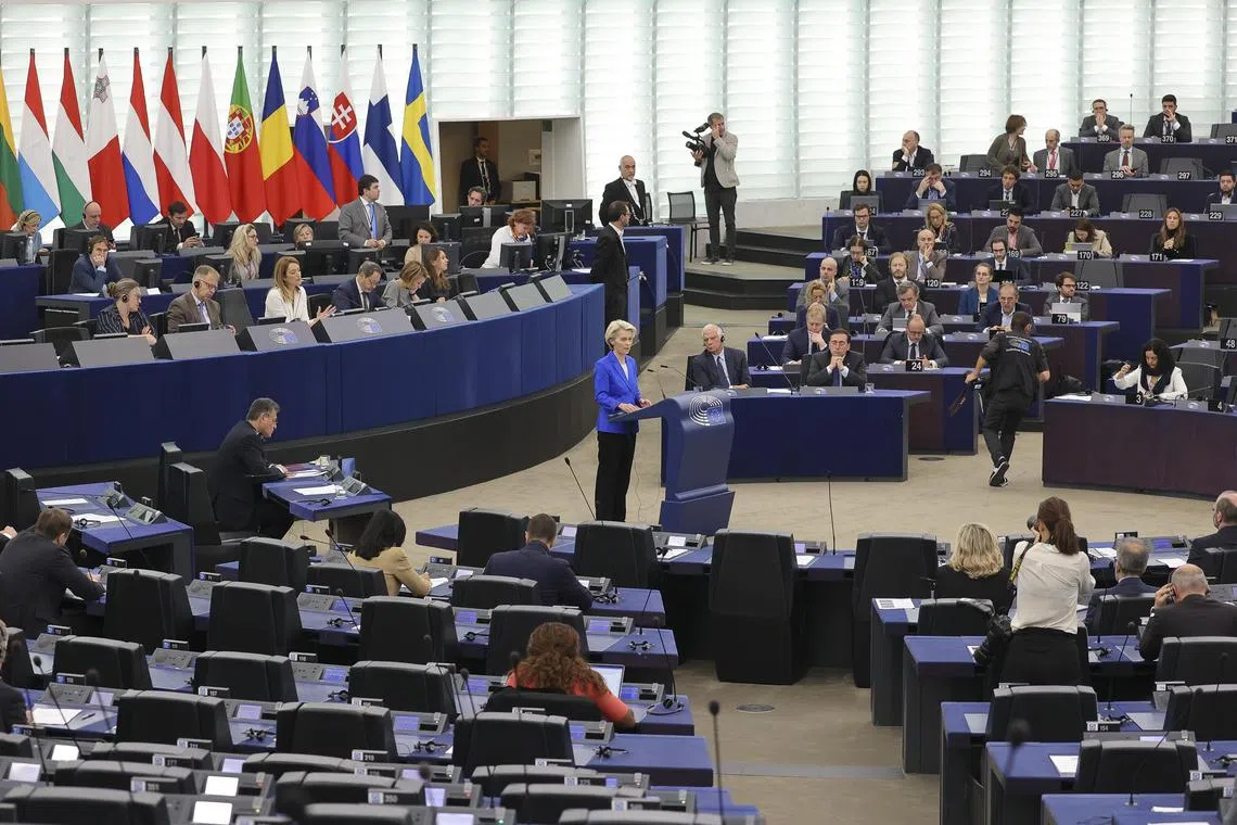 epa10925030 European Commission President Ursula von der Leyen (C) speaks during a debate on 'Hamas terrorist attacks against Israel and humanitarian situation in Gaza' at the European Parliament in Strasbourg, France, 18 October 2023. The EU Parliament's session runs from 16 till 19 October.  EPA-EFE/JULIEN WARNAND