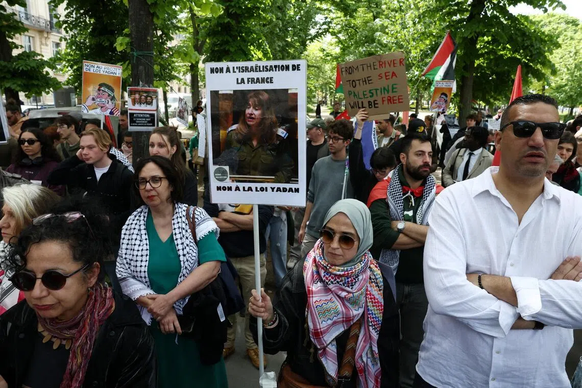 The withdrawn Bill would have made it illegal to advocate for the destruction of a state recognised by France.