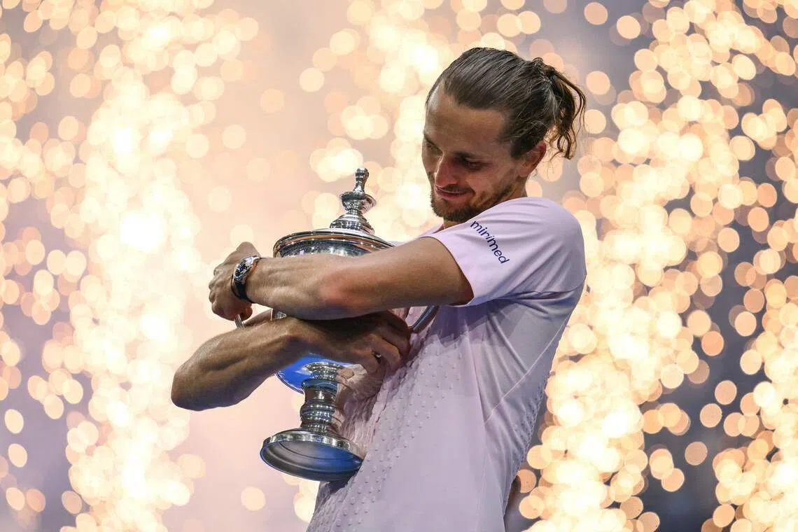 TOPSHOT - Germany's Alexander Zverev hugs the trophy after defeating USA's Ben Shelton in the men's singles final tennis match on day fifteen of the US Open tennis tournament at the USTA Billie Jean King National Tennis Center in New York on September 13, 2026. (Photo by ANGELA WEISS / AFP)