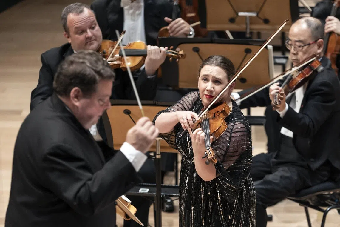 Violinist Chloe Hanslip and the Singapore Symphony Orchestra's former principal guest conduct Andrew Litton led the orchestra in two concerts for its latest recording project. 