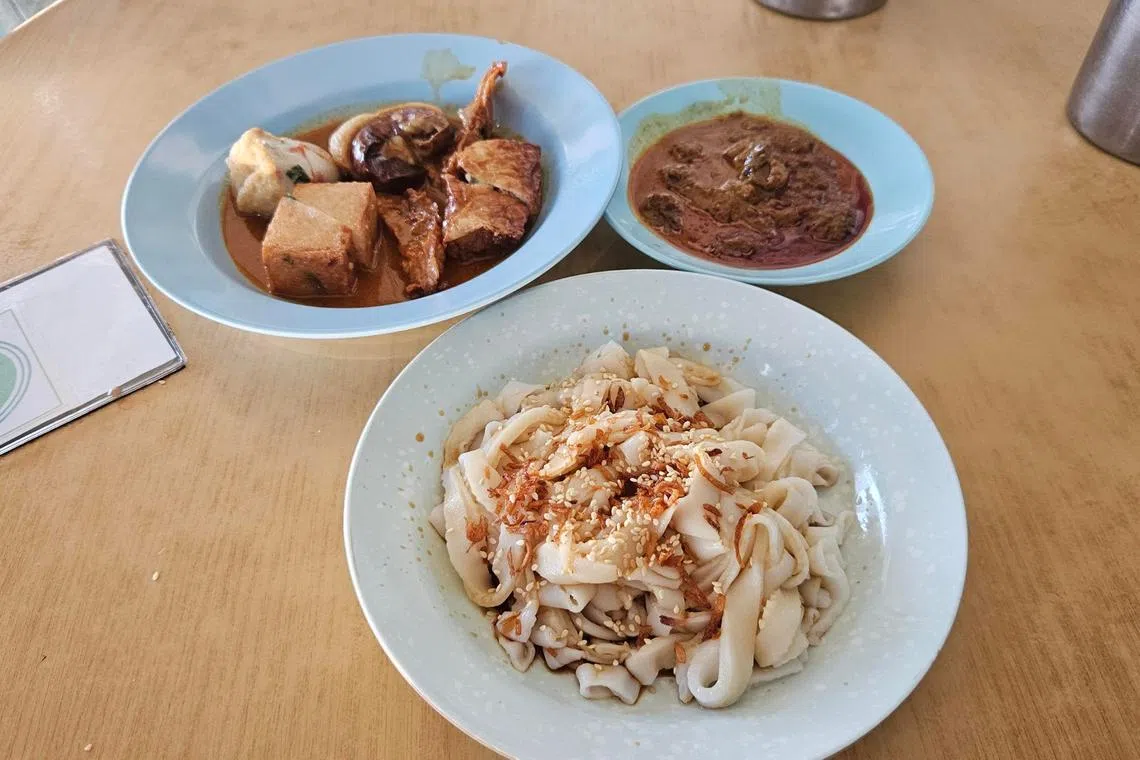 A plate of Chee Cheong Fun dipped in light soy sauce, served with curry sambal cockles and meat toppings in curry sauce. Photo taken at Ming Jii Restaurant, Johor Bahru, on April 1.