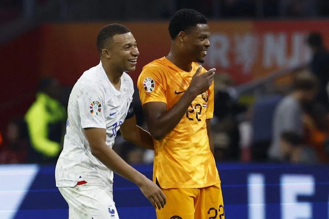 Soccer Football - Euro 2024 Qualifier - Group B - Netherlands v France - Johan Cruyff Arena, Amsterdam, Netherlands - October 13, 2023 France's Kylian Mbappe and Netherlands' Denzel Dumfries react REUTERS/Piroschka Van De Wouw