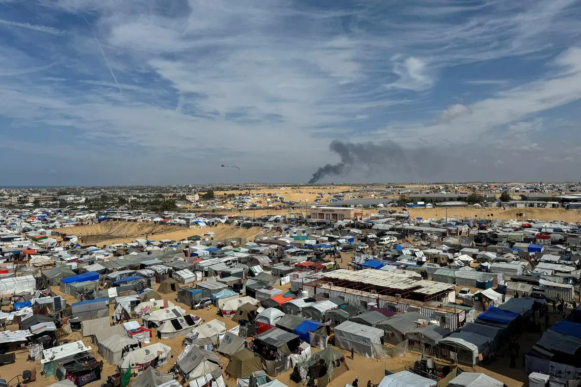 FILE PHOTO: Smoke rises during an Israeli ground operation in Khan Younis, amid the ongoing conflict between Israel and the Palestinian Islamist group Hamas, as seen from a tent camp sheltering displaced Palestinians in Rafah, in the southern Gaza Strip March 14, 2024. REUTERS/Bassam Masoud/File Photo