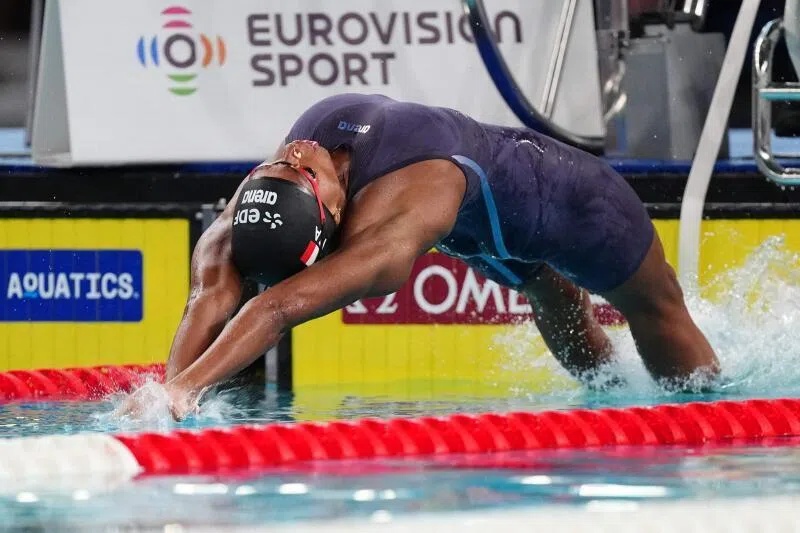 Italy’s Sara Curtis dives as she takes the start of the final of the women’s 50m backstroke swimming event during the LEN European Aquatics Championships on Aug 13, in Saint-Denis, Paris.