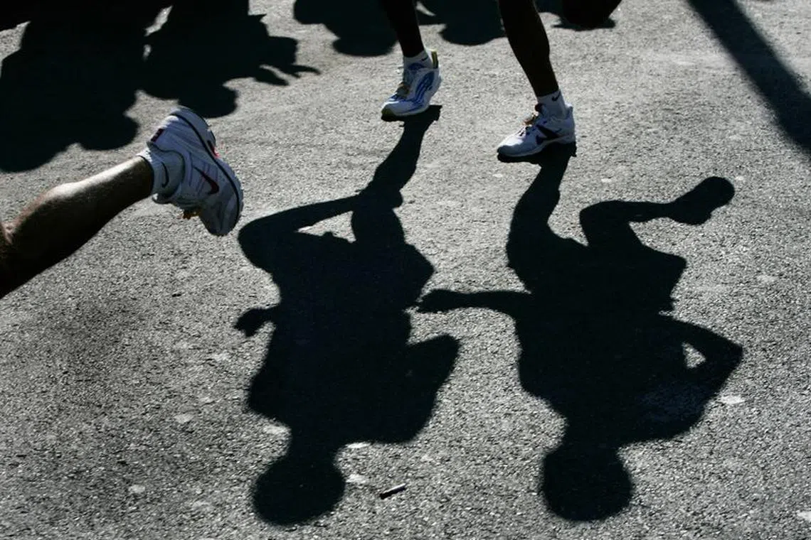 Silhouettes of runners are seen during the New York City Marathon in New York November 4, 2007.  REUTERS/Shannon Stapleton/File Photo