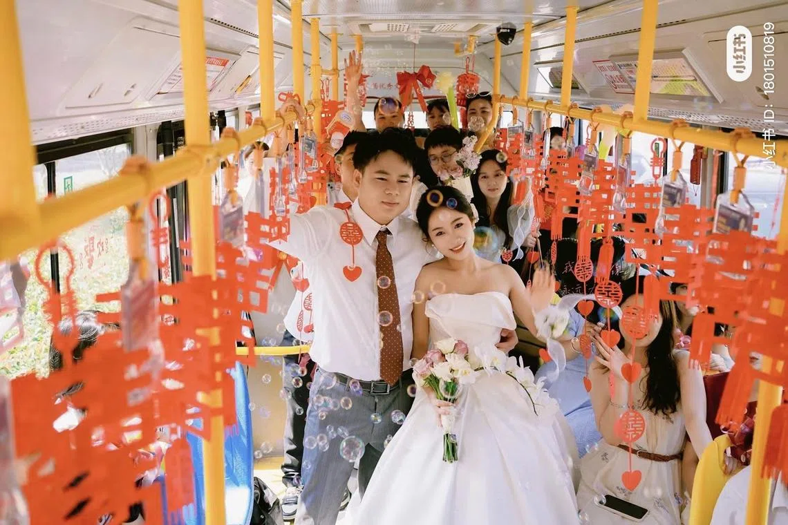 Newlyweds in China have turned to hiring wedding buses as part of their wedding celebrations.