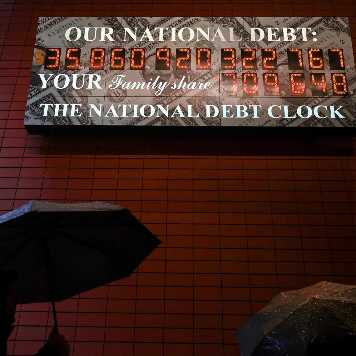 US national debt is currently about US$36 trillion - the equivalent of about US$106,100 for every single person in the country. 