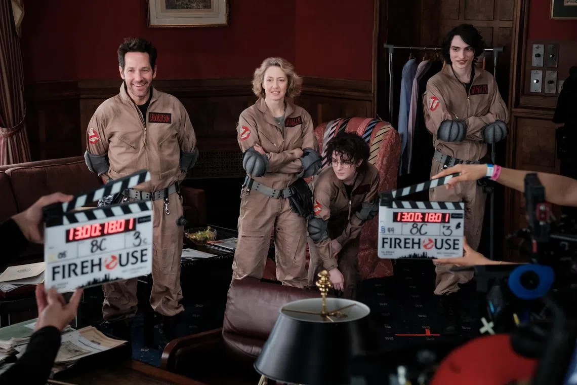 ylmovie10 - Paul Rudd, Carrie Coon, Mckenna Grace and Finn Wolfhard on the set of Columbia Pictures’ GHOSTBUSTERS: FROZEN EMPIRE. 



Source/copyright: Sony Pictures