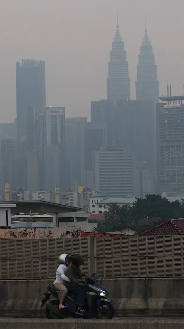 epa13160581 Motorbike riders commute amid a city skyline blanketed in haze, in Kuala Lumpur, Malaysia, 11 August 2026. Kuala Lumpur has recorded unhealthy air quality as the air pollutant index (API) reading was 133, which was recorded at 9 am on 11 August. An API reading of zero to 50 indicates good air quality; 51 to 100 (moderate); 101 to 200 (unhealthy); 201 to 300 (very unhealthy); and 300 and above (hazardous). As a result, particulate haze was present throughout the city.  EPA/FAZRY ISMAIL