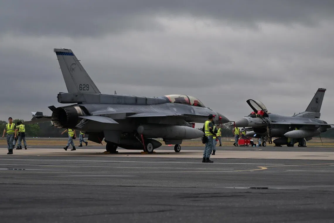 ST20251024_202596400359 Kua Chee Siong/ pixwallaby/
Aircraft techinicians with the F-16 Fighting Falcons during the Exercise Wallaby (XWB) at Shoalwater Bay Training Area (SWBTA) in Queensland, Australia.
Airdrop Operations/ Media Experiential Ride on C-130 Flight and Tri-Service Command Post, on 28 Oct, 2025.
Exercise Wallaby (XWB) at Shoalwater Bay Training Area (SWBTA) in Queensland, Australia.
This year marks the 35th edition of XWB. Around 6,500 personnel from the Singapore Army, Republic of Singapore Air Force (RSAF) and Digital Intelligence Service (DIS) will be participating in the exercise.