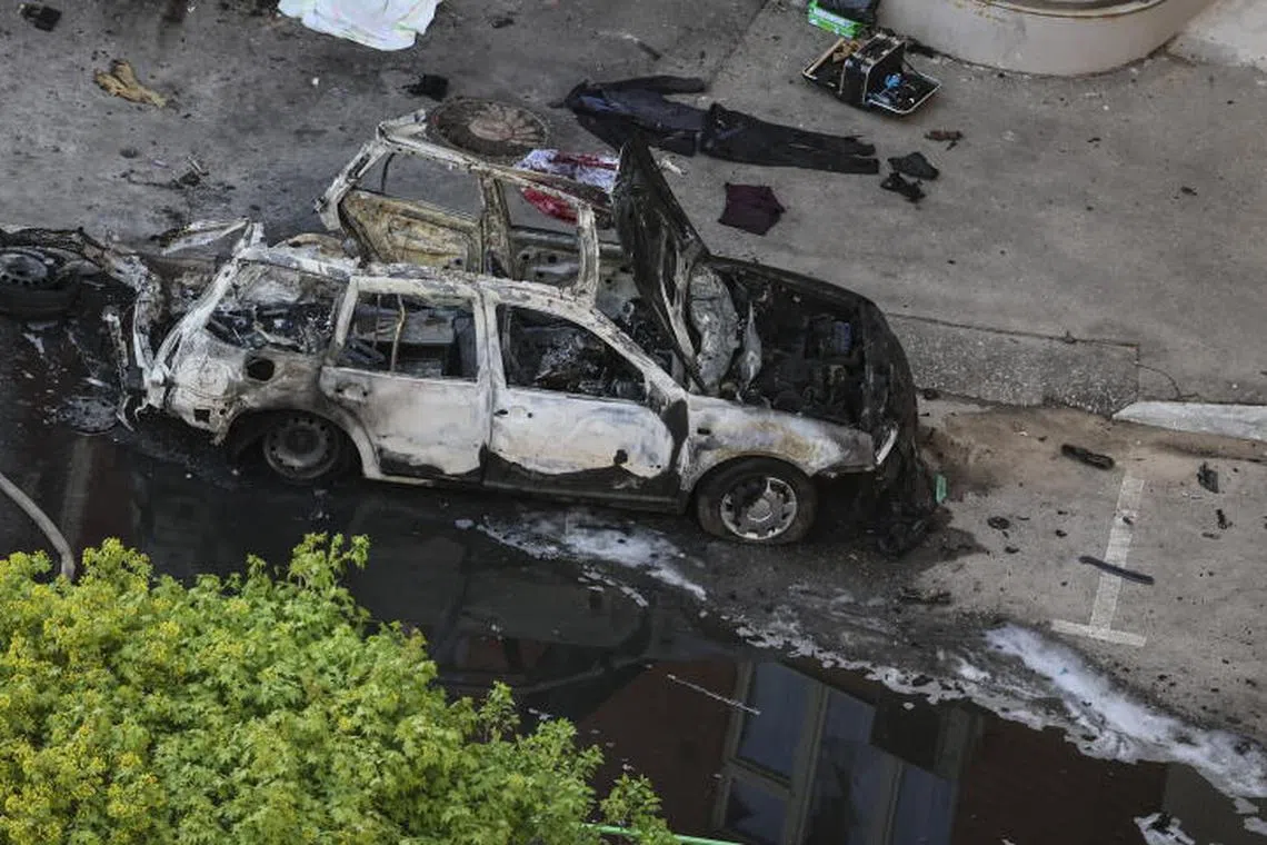 epa12054300 A view of the site of a car blast in the courtyard of residential buildings in Balashikha, Moscow region, Russia, 25 April 2025. Deputy Chief of the Main Operational Directorate of the General Staff of the Russian Armed Forces, General Yaroslav Moskalik, died as a result of a car explosion in Balashikha near Moscow, the Russian Investigative Committee reported. EPA-EFE/YURI KOCHETKOV