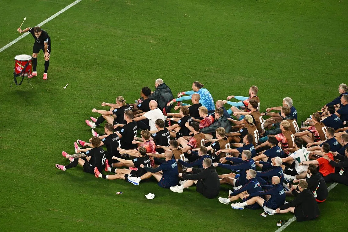Norway’s synchronised rowing celebration has won admirers around the world.