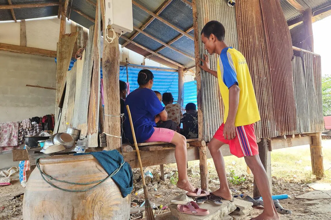 hymaesot - A family from Myawaddy township that fled to Thailand. The family of six now live in this corrugated single-room house in Mae Sot.

Credit: Tan Hui Yee
