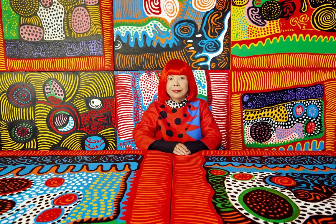 Popular Japanese artist Yayoi Kusama has apologised for racist comments made in her 2002 autobiography.