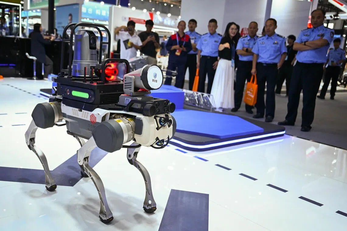 The AI Patrol Net-Launch Robot Dog Pro cam make decisions on its own as it has been trained with more than 200 scenarios.