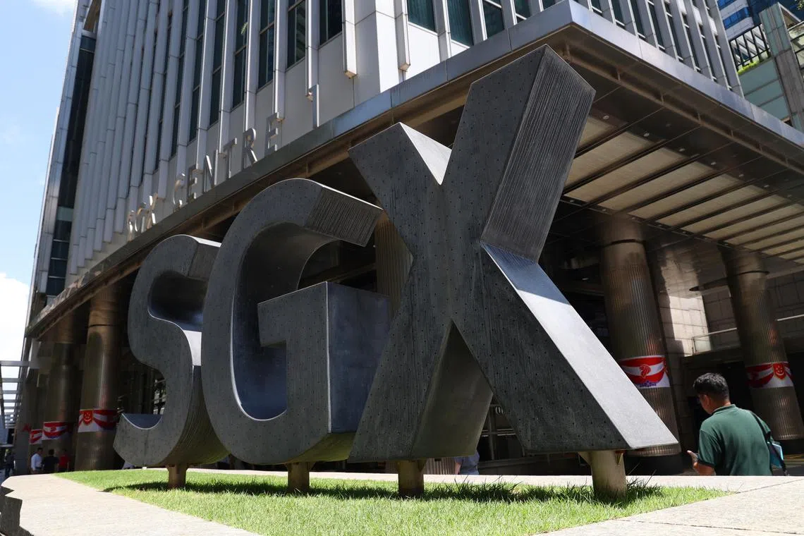 CMG20230808-HengYY01 / 王彦燕 /  SGX Centre 新加坡交易所   [Shenton Way] SGX logo in front of the SGX Centre building at Shenton Way.