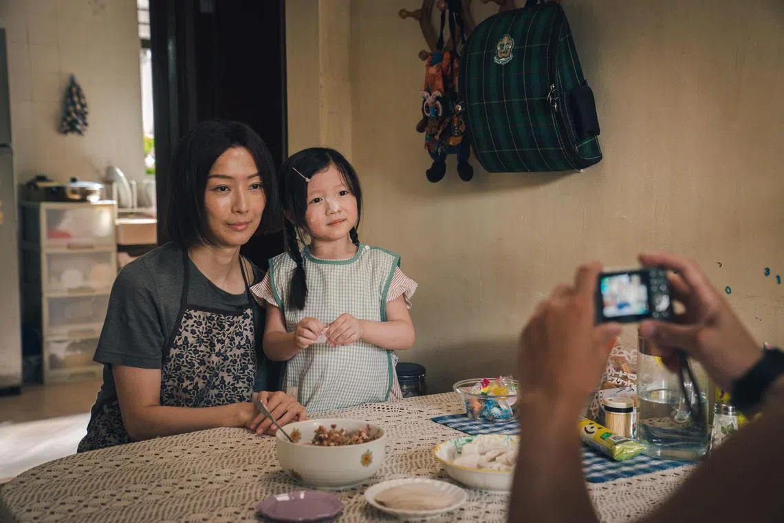 ylmovie12 - Sammi Cheng (left) in Lost Love