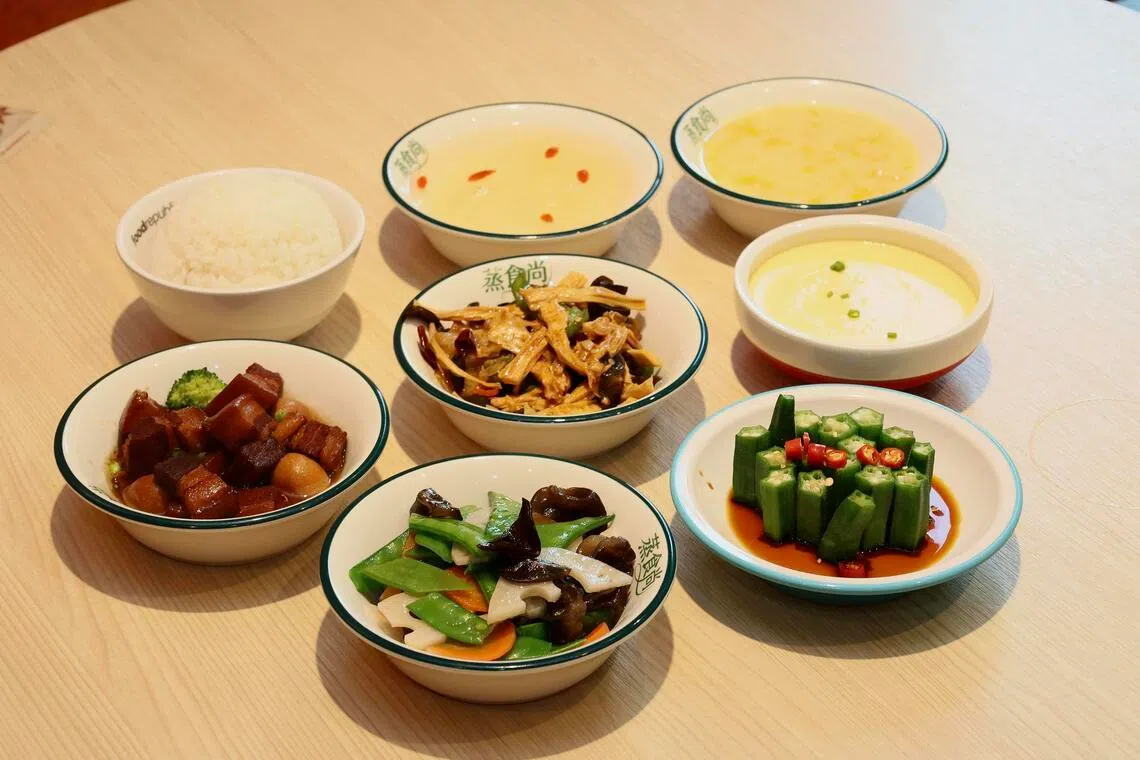 Zheng Shi Shang Hunan Cuisine offers a selection of dishes served in small bowls to go with rice or pumpkin porridge. 