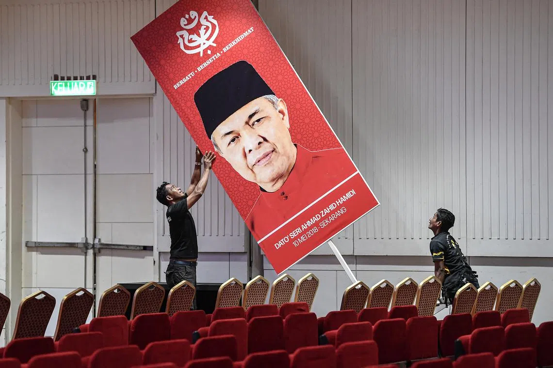 KUALA LUMPUR, 19 Ogos -- Kontraktor giat melakukan persiapan sempena Perhimpunan Agung UMNO (PAU) 2024 ketika tinjauan fotoBernama di Pusat Dagangan Dunia Kuala Lumpur (WTCKL) hari ini. PAU 2024 yang akan berlangsung pada 21 hingga 24 Ogos ini. --fotoBERNAMA (2024) HAK CIPTA TERPELIHARA