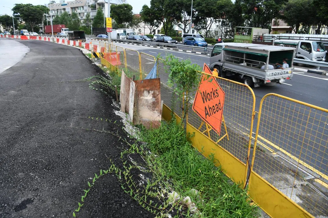 ST20230208_202371489330/Desmond Foo/Chris Tan
Pix of the road junction of the new Bidadari Park Drive ( on the left ) and Bartley Rd which has a height difference of about 1 metre or more.
Road project delayed because of vast difference in elevation between new and old roads
ctroad12
ST20230208_202371489330
