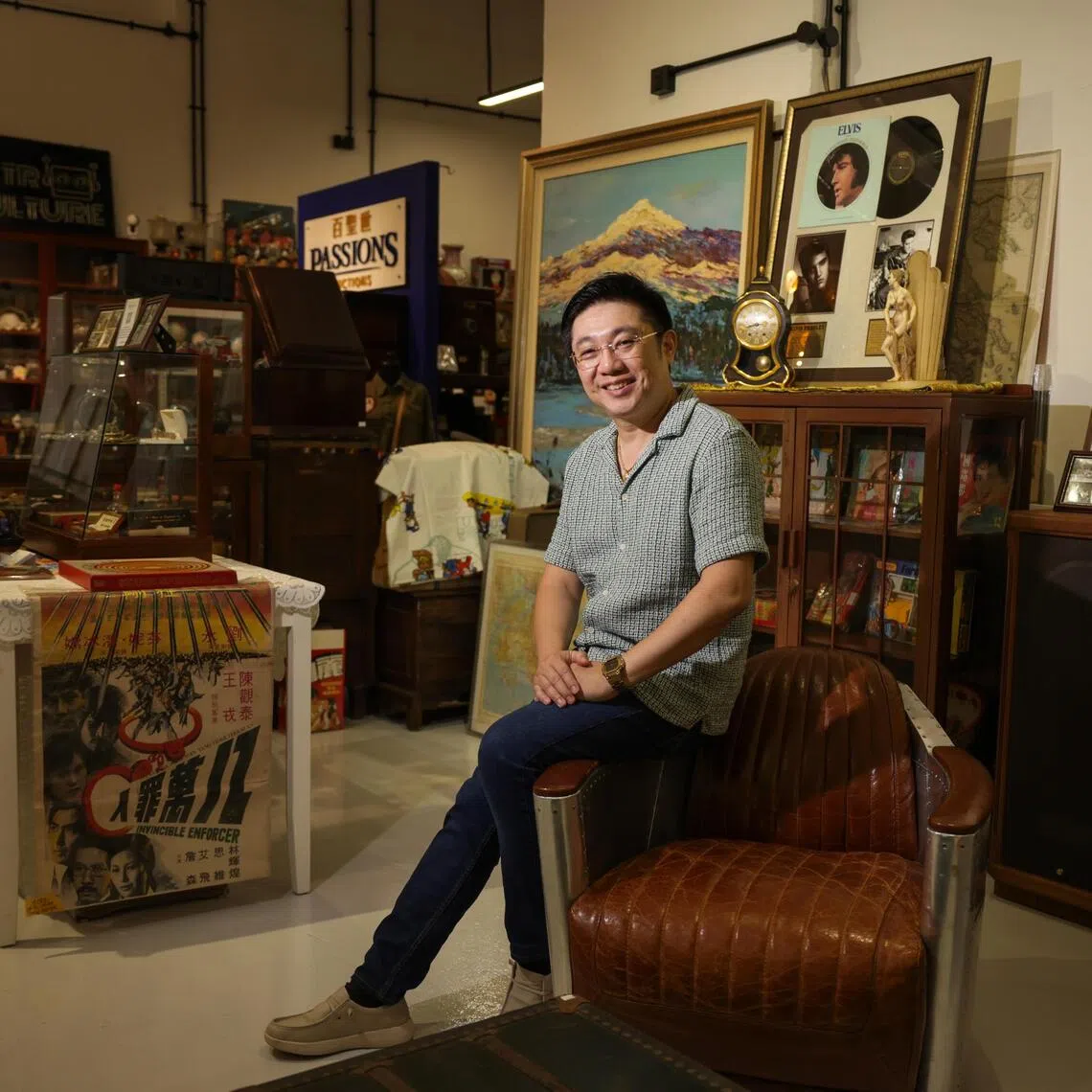 ST20250911_202570400875: Gin Tay/ tgmoney21/ Timonty Goh/
(For Me and My Money)
Portraits of Jonathan Tee, 51, Founder and CEO of Passion Auction photographed at his shop, Passions Auction in Kapo Factory, Sep 11, 2025.